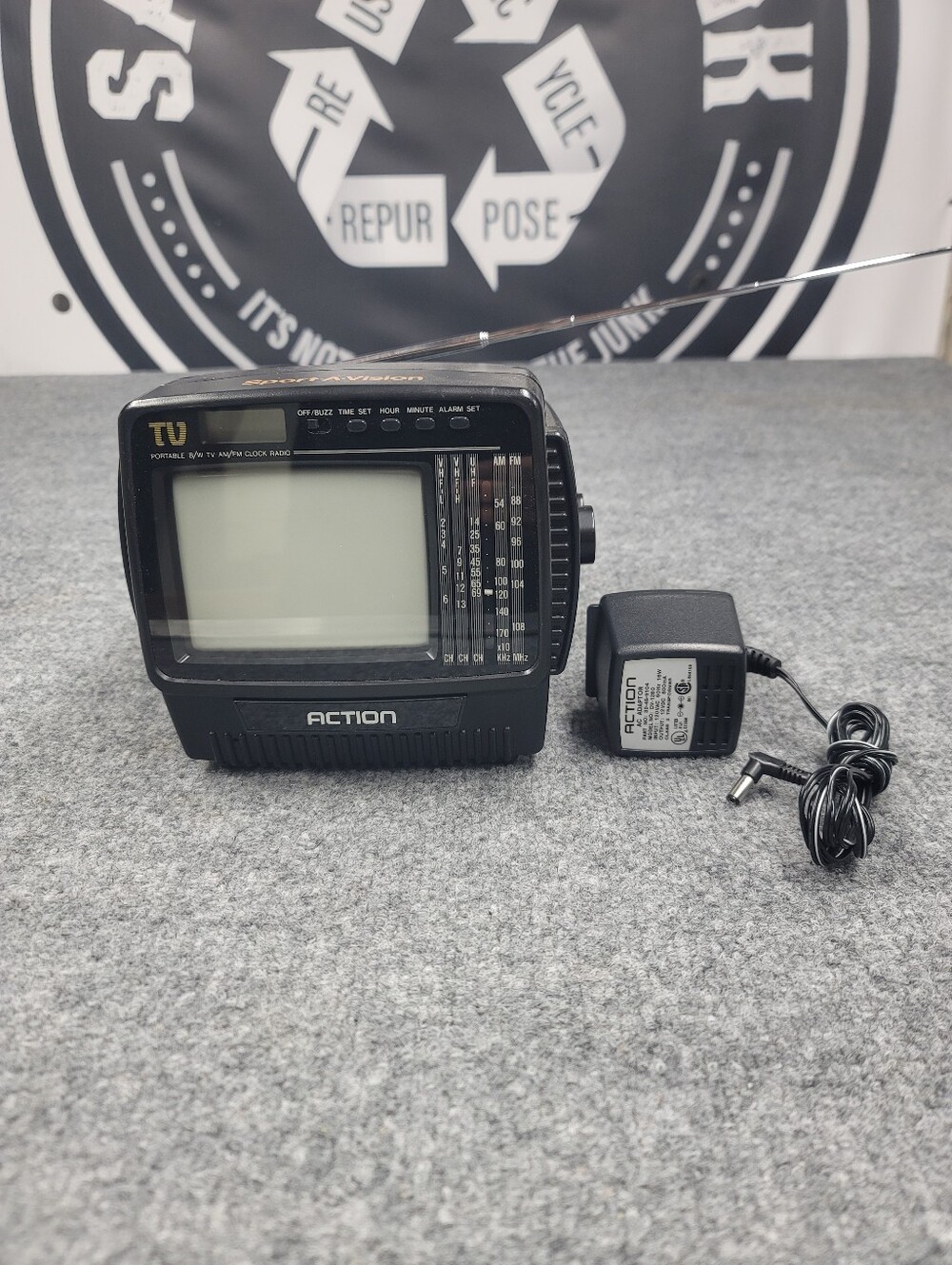 Vintage 1993 Action ACN-3508 Tv/AM/FM Clock Radio Model W/ AC Adapter Works